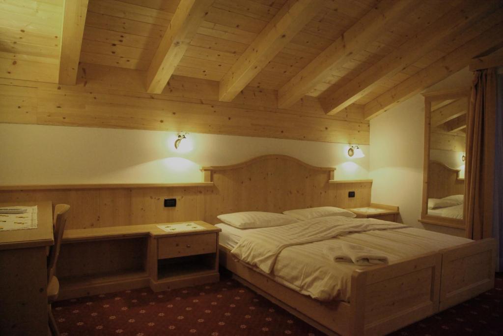 Hotel Garnì Prà Fiorì à Campitello di Fassa Chambre photo