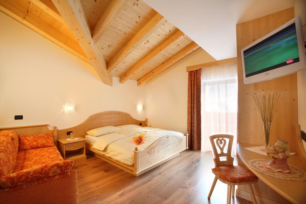 Hotel Garnì Prà Fiorì à Campitello di Fassa Extérieur photo