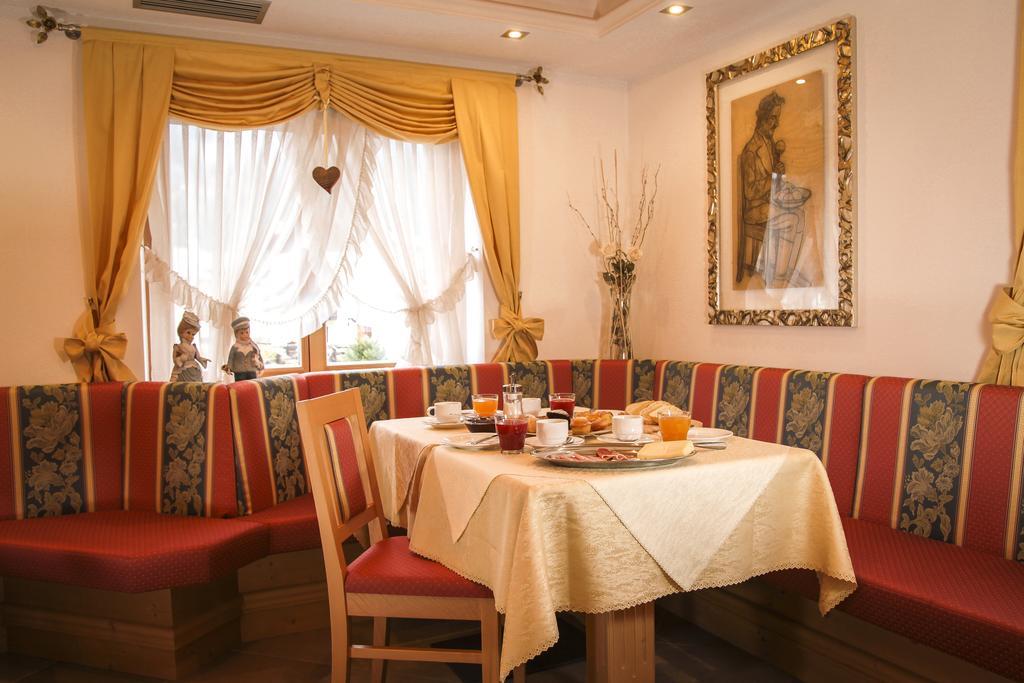 Hotel Garnì Prà Fiorì à Campitello di Fassa Extérieur photo